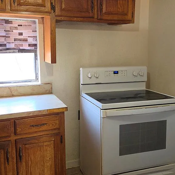 617 Drury Ln — Photo 8