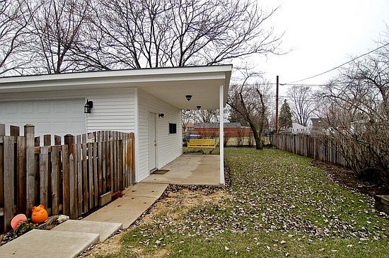 3rd image of 818 N Walnut Ave