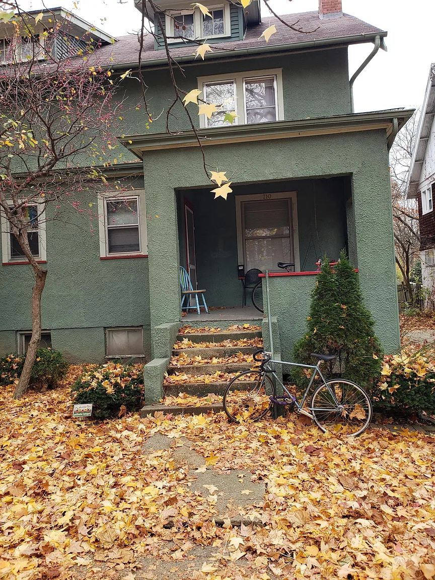 710 W Nevada St photo 1