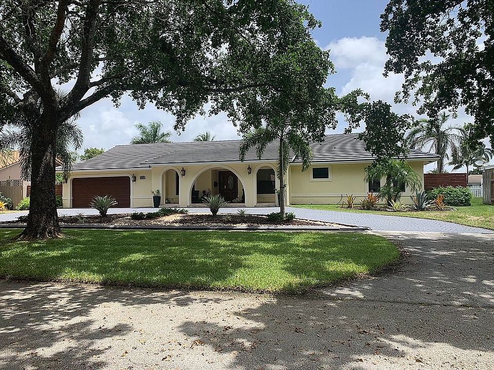2nd image of 840 SW 66th Ave