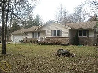 2605 Surrey Dr photo 1
