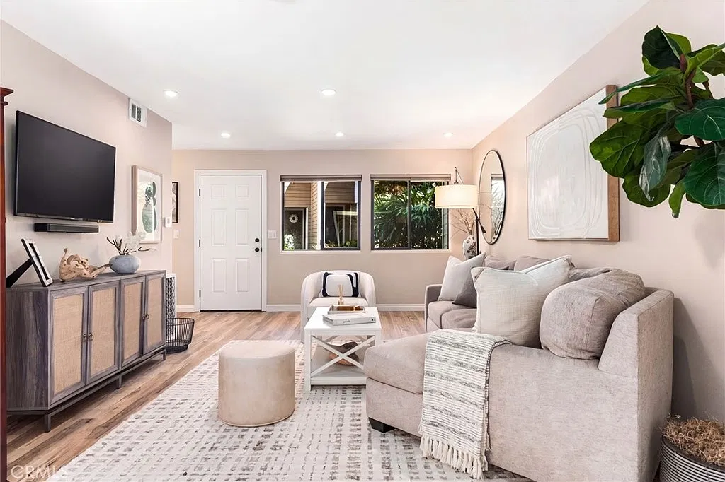 2 bed, 2.5 bath, 1167 sqft, $3,700 — Photo 4