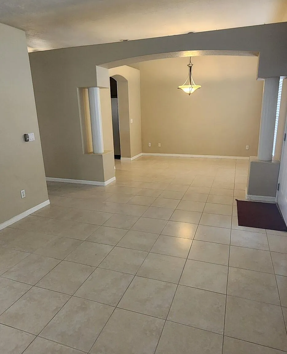 4 bed, 2.0 bath, 1872 sqft, $3,100 — Photo 3