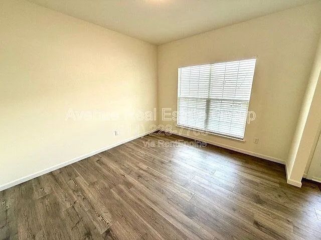 713 Crested Point Dr — Photo 3