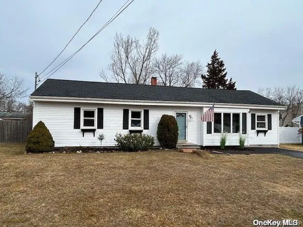 19 Charles Street, Selden, NY 11784