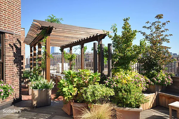 Rented by Sotheby's International Realty | media 23