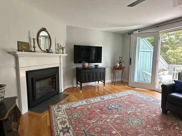 3 Governor Square, Peterborough, NH 03458
