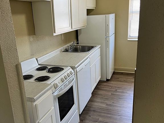 2nd image of 1108 Powell St #716