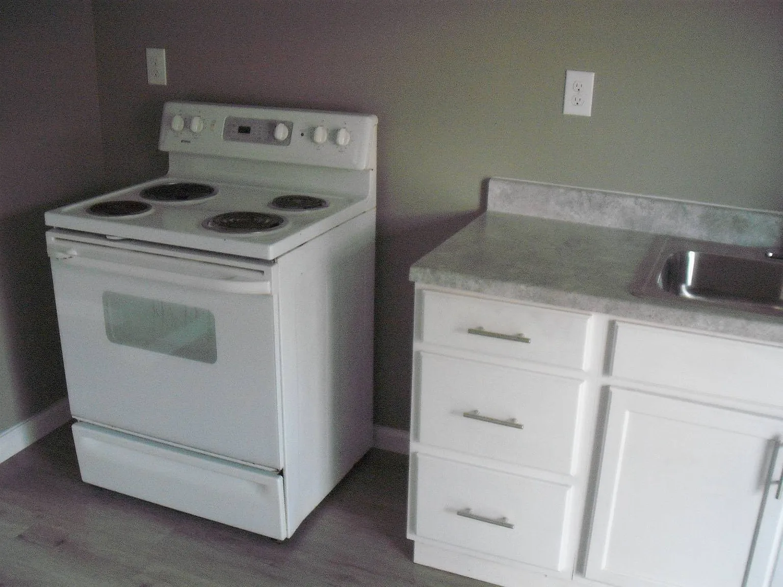 2 bed, 1.0 bath, $850 — Photo 2