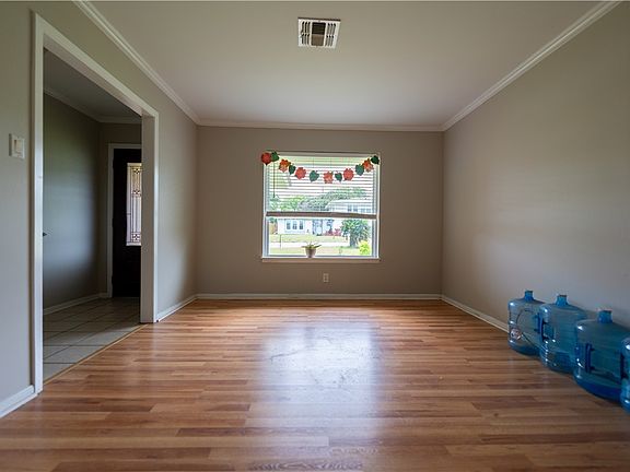 4th image of 104 W Janin Cir