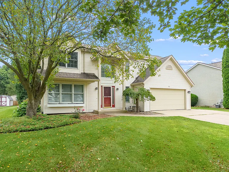 5723 Tradewind Dr — Photo 2