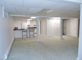 14 Mayfair Pl, Trumbull, CT 06611