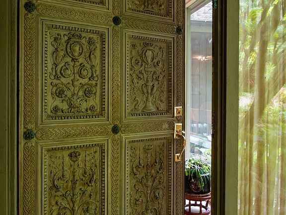 Enter Casual Elegance 