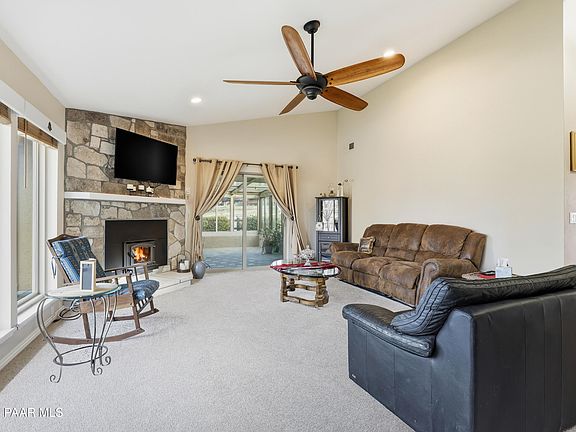 3rd image of 864 N Cowboy Cir