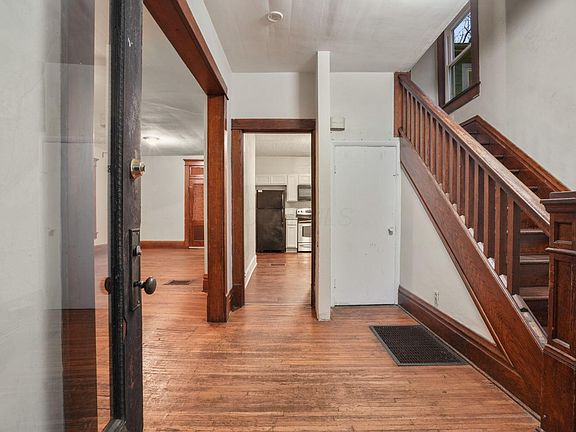 5th image of 2291 Indianola Ave