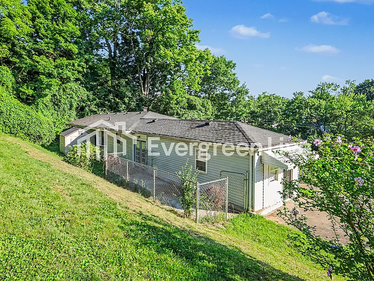 521 Stevenson Rd — Photo 15