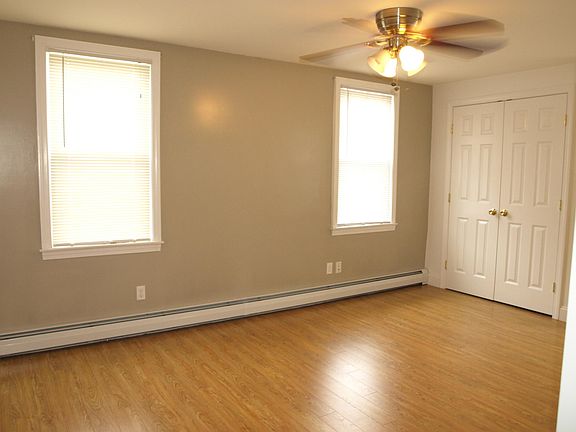 5th image of 328 Juniper St #1