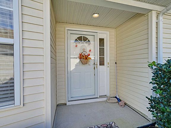 3rd image of 38 Strawberry Ln