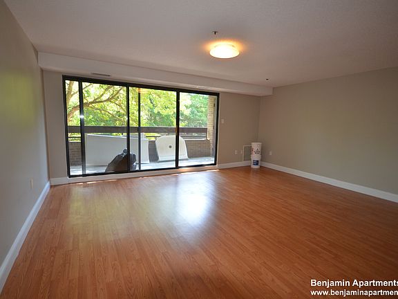 4th image of 1111-1113 Beacon St #34