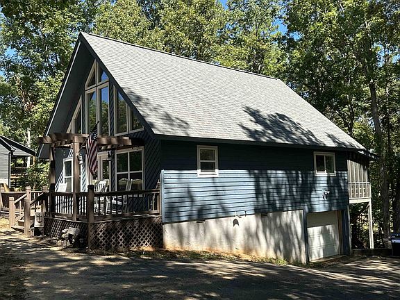 2nd image of 995 Holiday Hills Ln