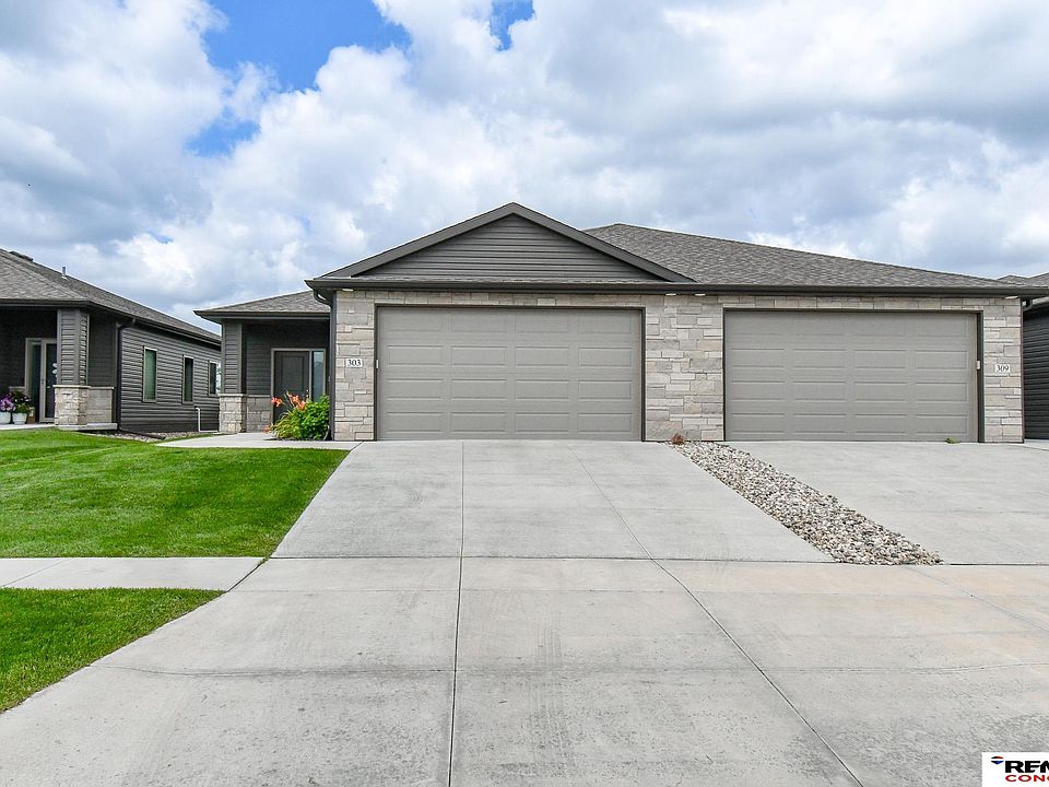 1st image of 303 Half Moon Dr