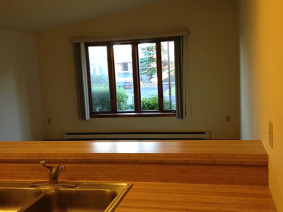 kitchen to liv room view