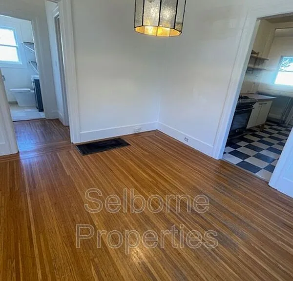 1424 E 20th St — Photo 24