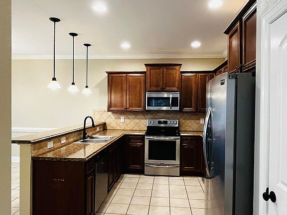 4th image of 1604 Cambria Dr #A