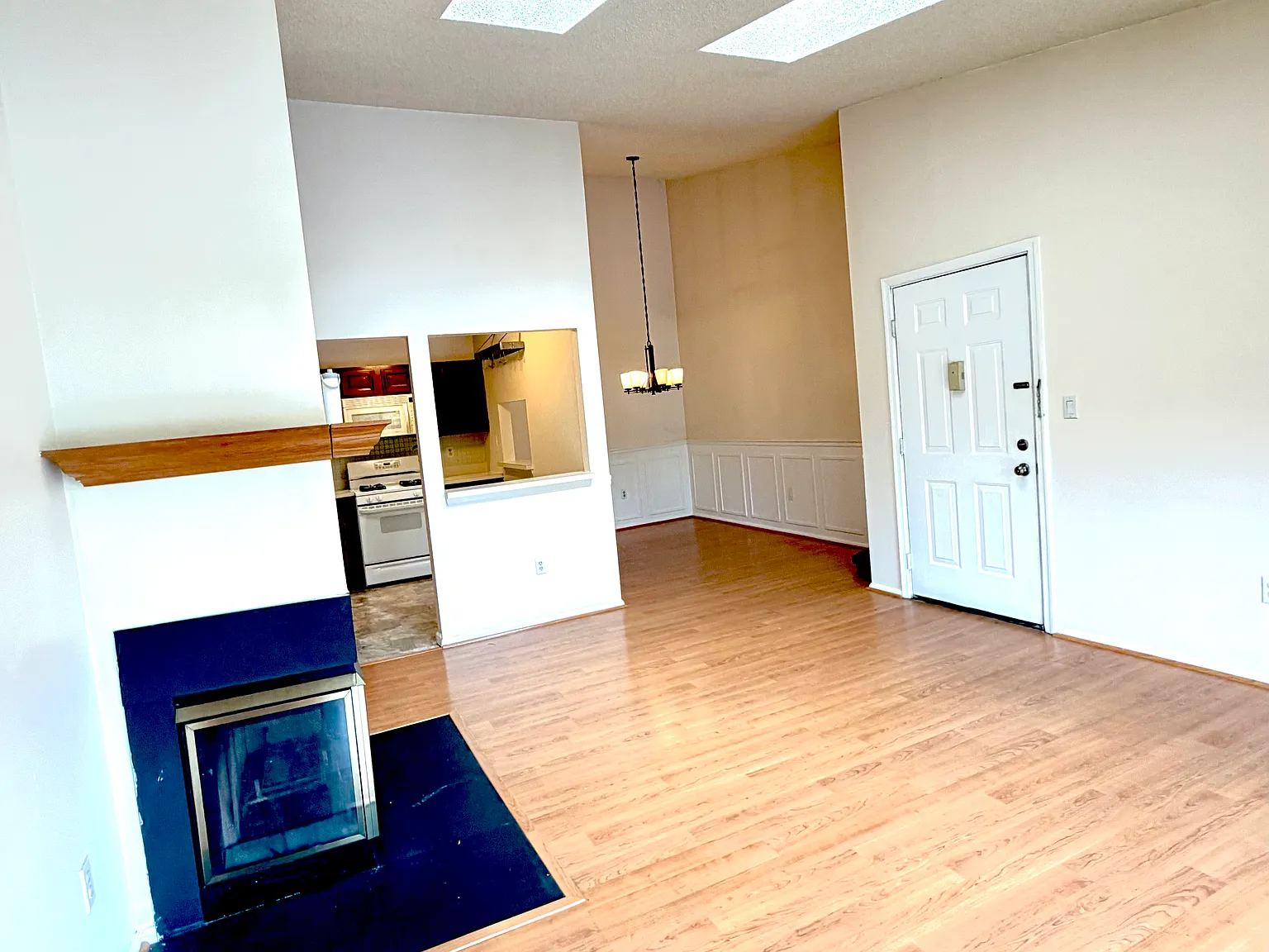 102 Woodward Ln — Photo 2