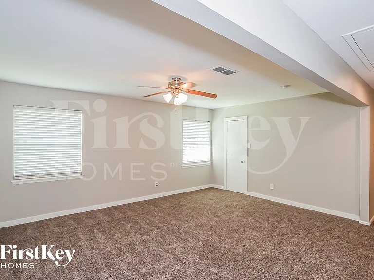 7902 Beaufort Dr — Photo 6