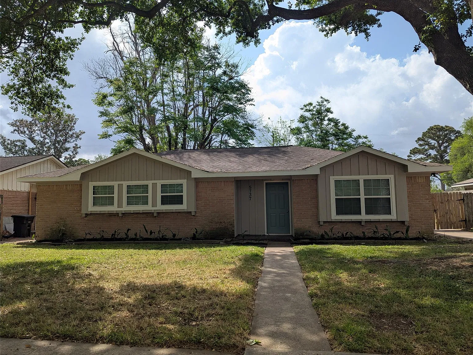 3 bed, 2.0 bath, 1393 sqft, $1,975 — Photo 1