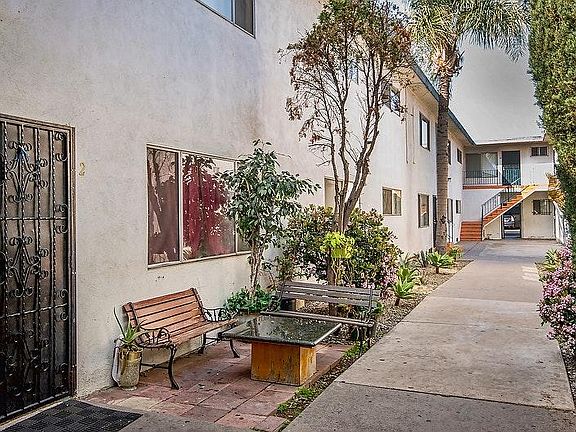 5th image of 919 S Flower St APT 05