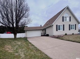 3527 Ridge Ct, Davenport, IA 52806