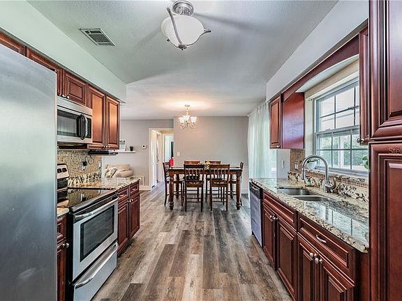 4th image of 306 Laurel Ct