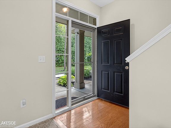 3rd image of 4050 Radcliff Dr