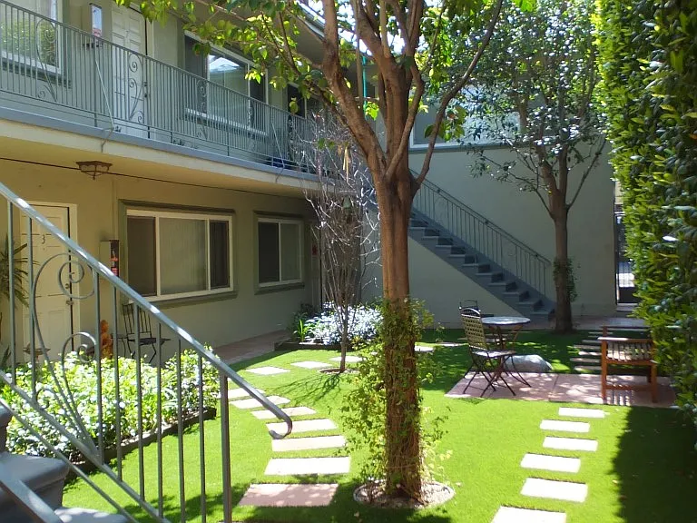 15032 Moorpark St #9 — Photo 3