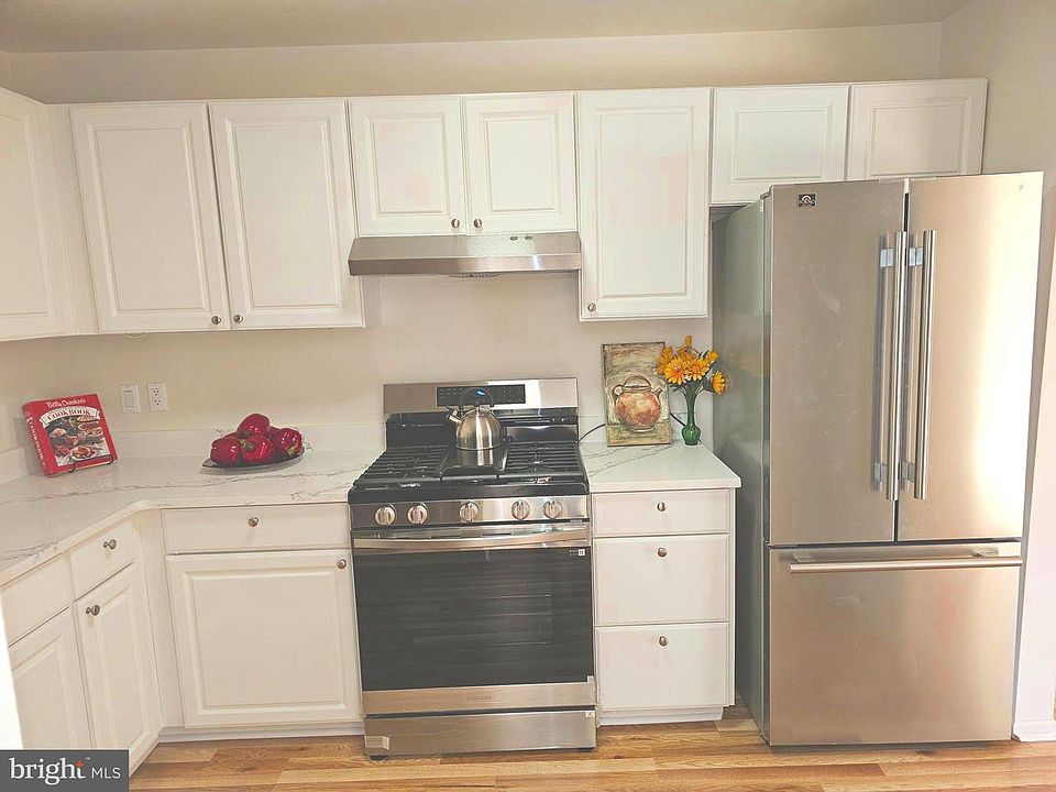 1st image of 18 Monroe St APT 201