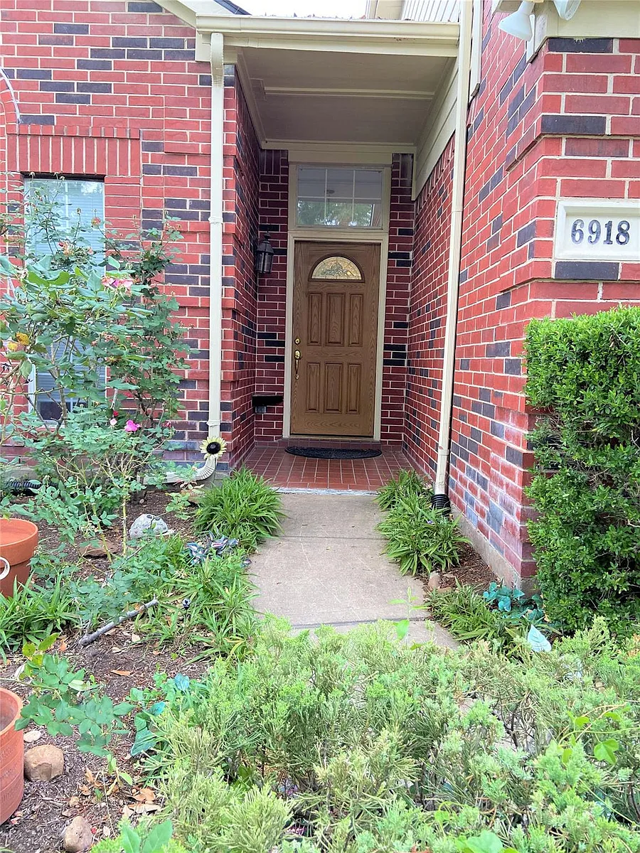 Building Photo - 6918 Springcrest Ct