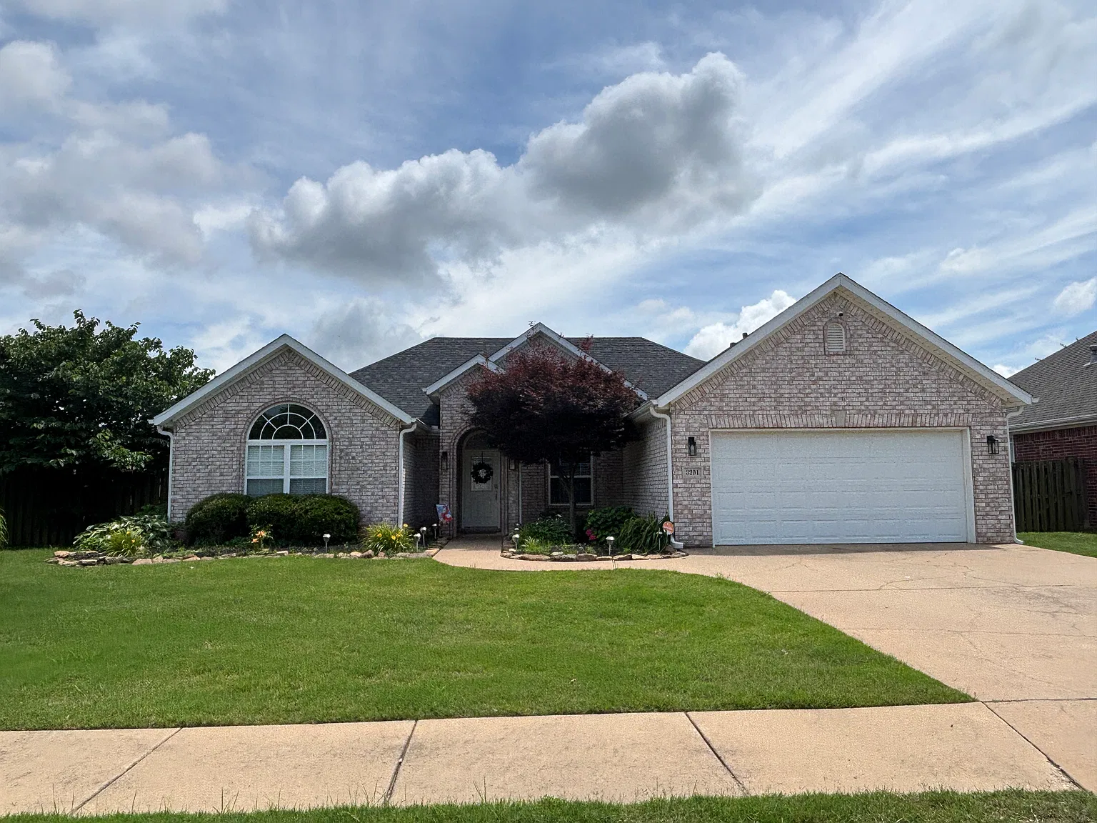 4 bed, 2022 sqft, $2,300 — Photo 1