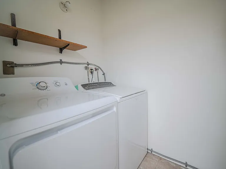 20368 Flora Ln — Photo 30