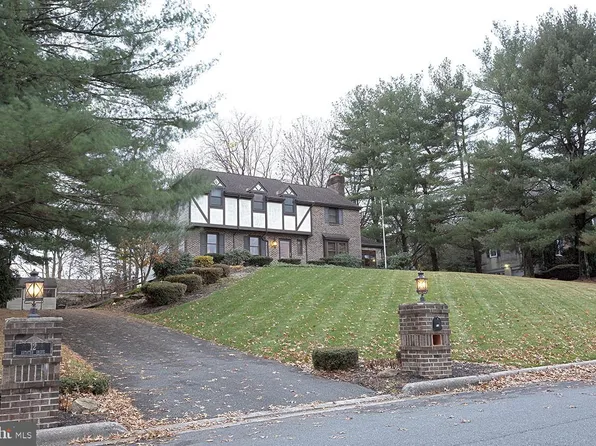 12 Estates Dr, Reading, PA 19606