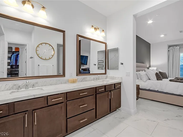 9 Porto Malaga St — Photo 15