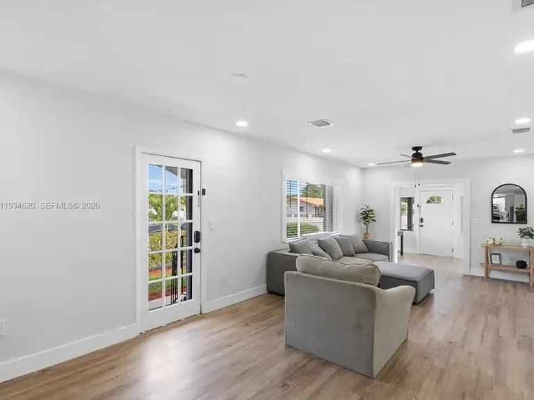 1048 NW 33rd Ave #3 — Photo 2