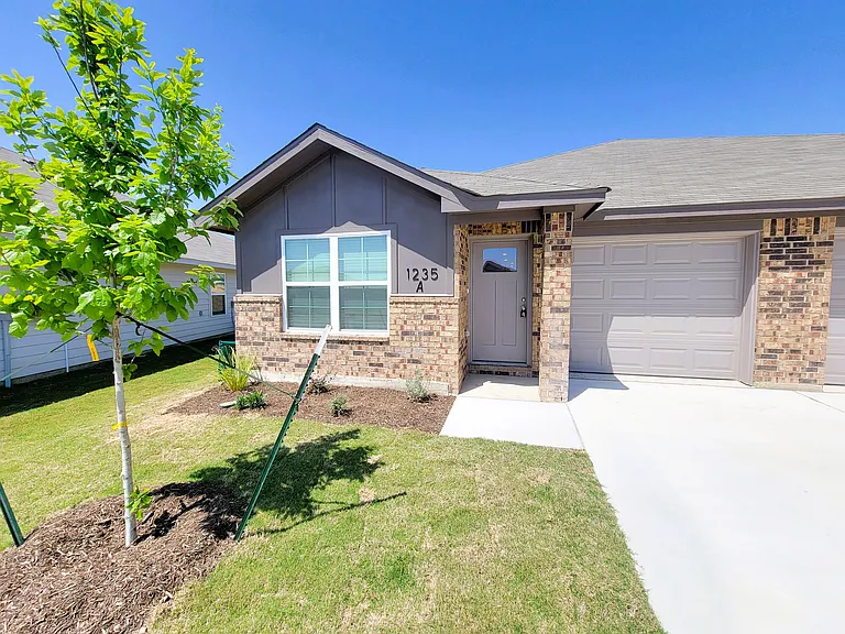 1235 Lexington Dr #B — Photo 2
