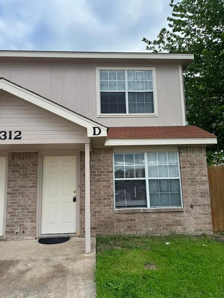 3 bed, 1214 sqft, $895 — Photo 2