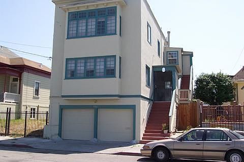 Taken in 2005; the back stairs and upper back porch have been removed since.