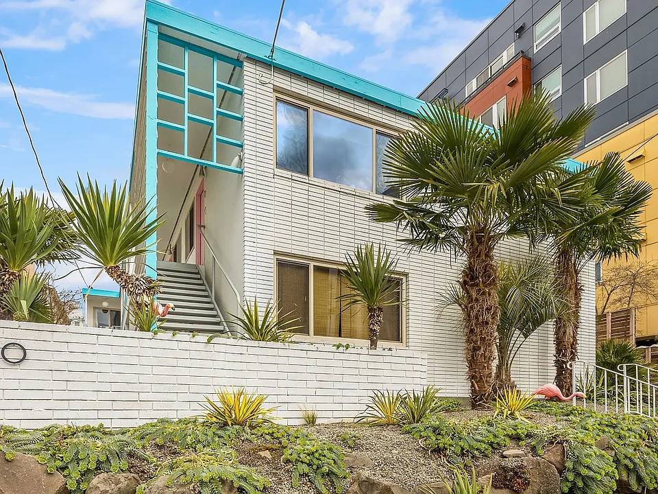 Palm Court - Located in the heart of Seattle