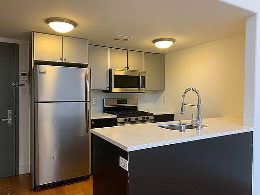 4th image of 94 Meserole St APT 2A