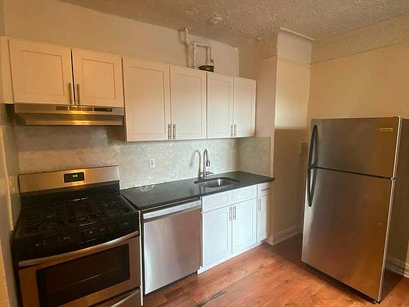5th image of 2721 Morris Ave APT E