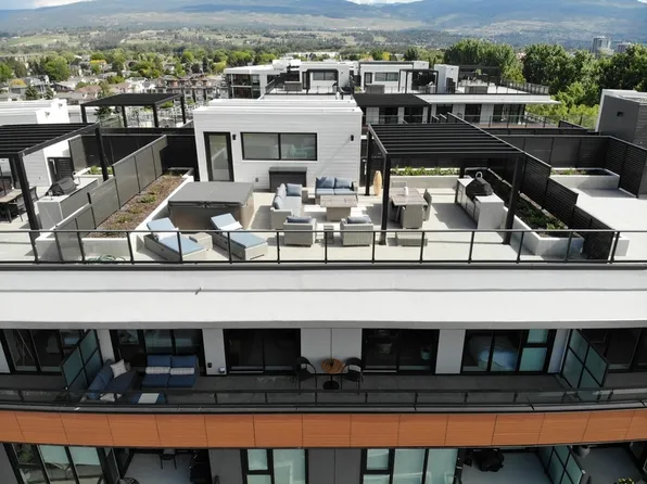 3389 Lakeshore Rd, Kelowna, BC